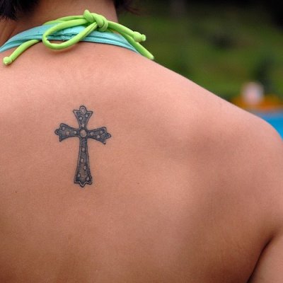 [Image: tatuagens-femininas-delicadas-2011-cruz.jpg?w=640]